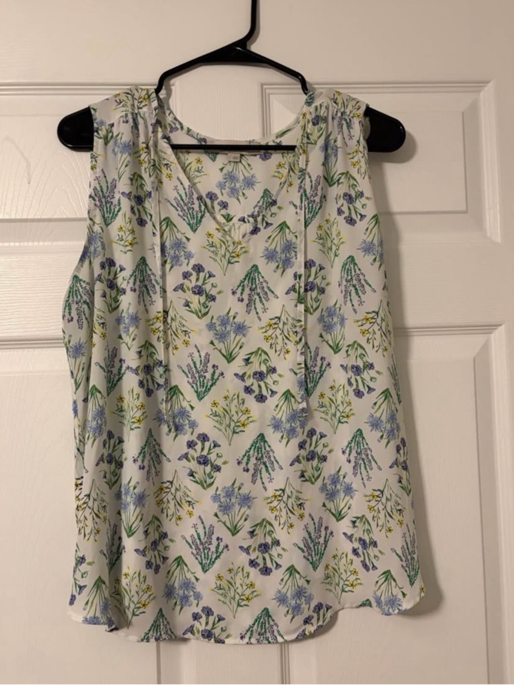 LOFT White Floral Sleeveless V-Neck Camisole